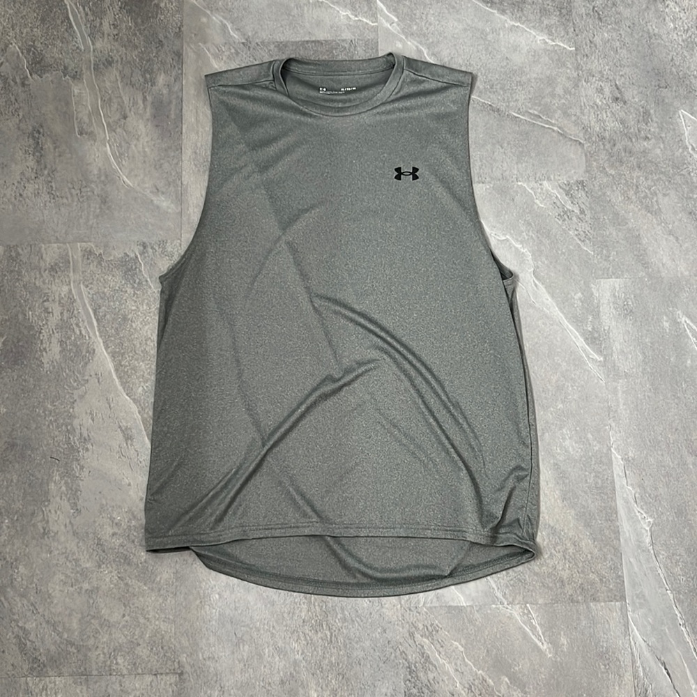 New without tags under Armour loose fitting sleeveless t